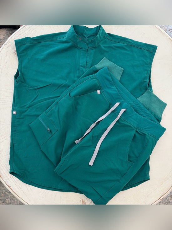 Figs Other - FIGS green XS scrubs set nursing medical uniform shirt pants